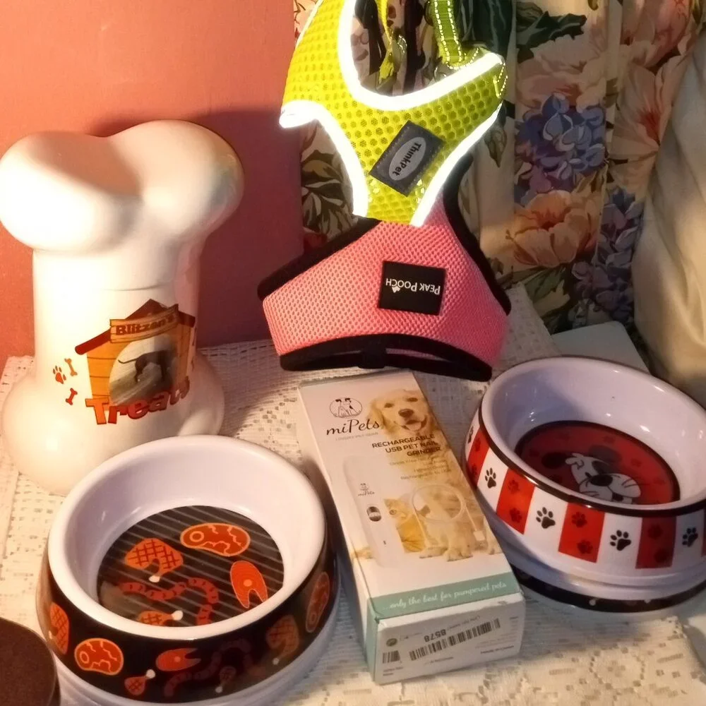 DOG TREAT JAR, PET NAIL GRINDER, 5 FOOD DISHES & 2 HARNESSES, 1 LARGE & 1 SMALL